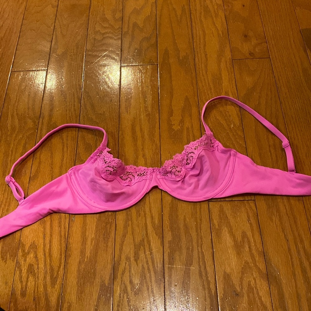 NWOT SKIMS VALENTINES LACE BRA